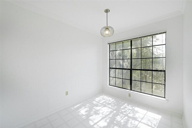 Building Photo - 4159 Steck Ave