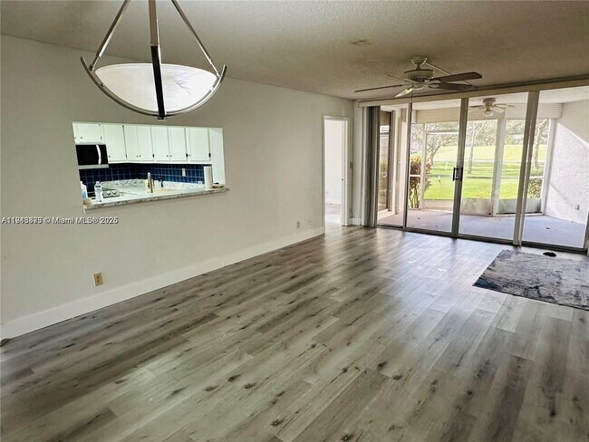 Foto del edificio - 9501 Seagrape Dr