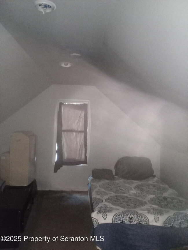 Foto del edificio - 954 E Elm St