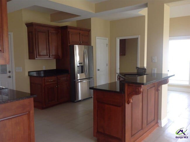 Building Photo - 300 Pembroke Pointe