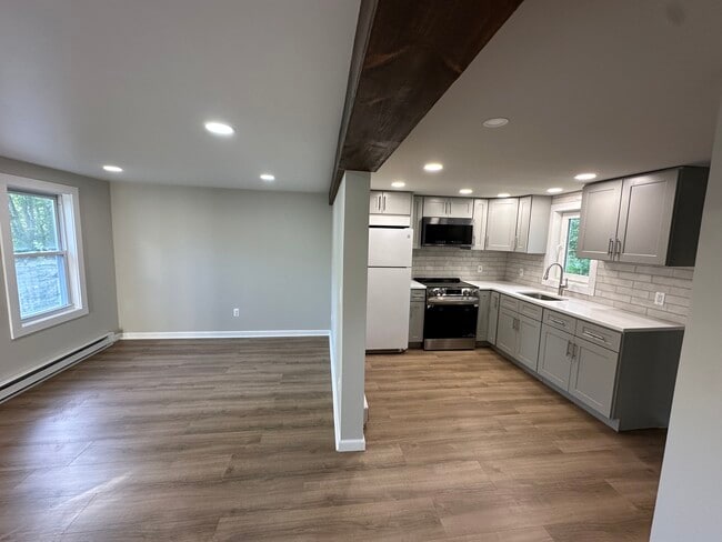 Building Photo - 138 Sopher St