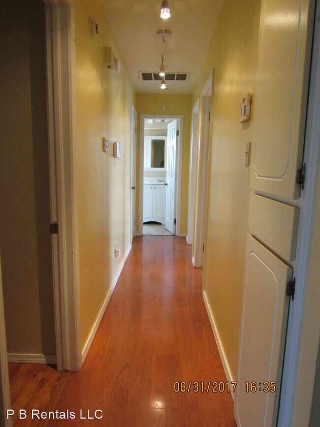 Building Photo - 3 br, 2 bath House - 1008 SW 61st Street