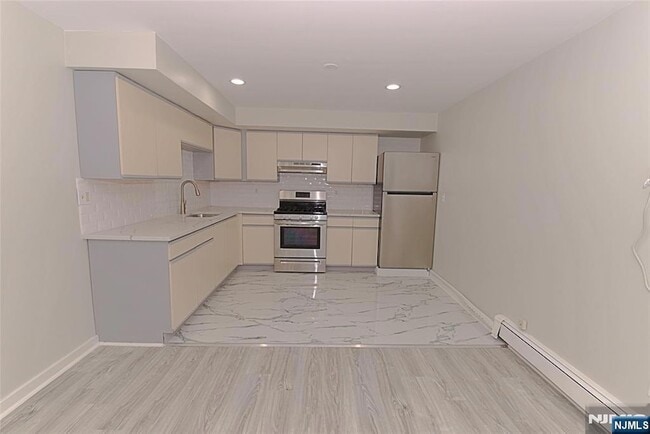 Foto del edificio - 380 Undercliff Ave