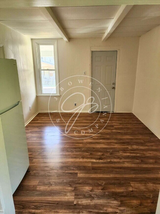 Foto del edificio - Spacious 2 Bed Home Minutes from Downtown Toledo