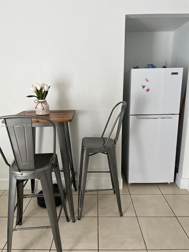 Foto del edificio - 120 NW 10th Ave