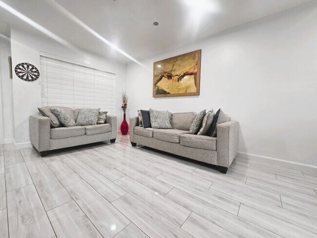 Foto del edificio - 5885 Northpointe Ln