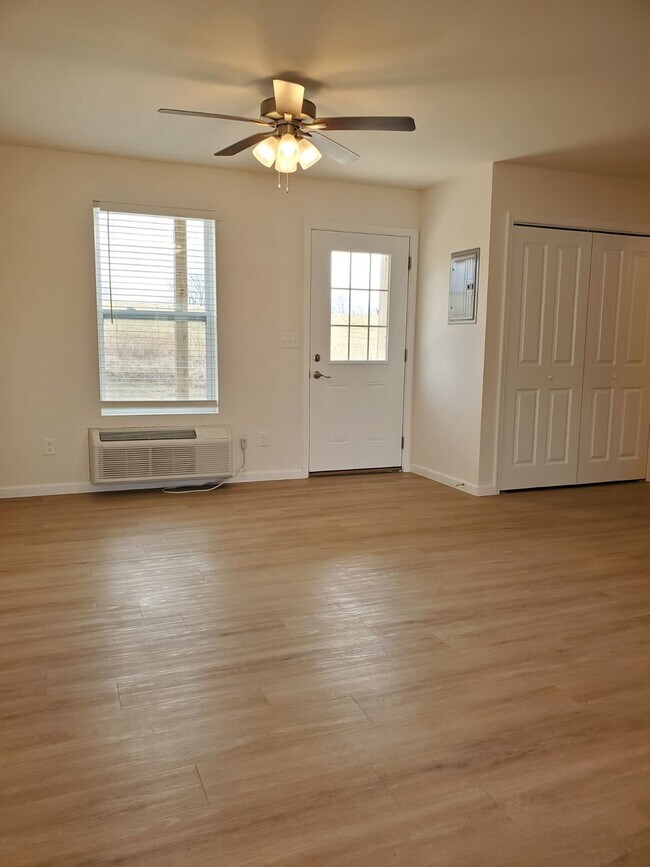 Foto del edificio - 323 Cedar Cove Ln