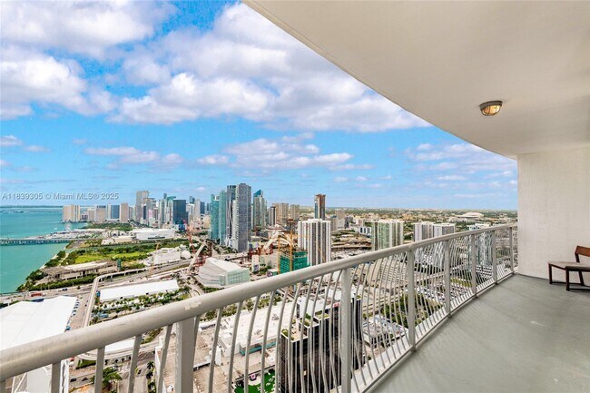 Building Photo - 1750 N Bayshore Dr