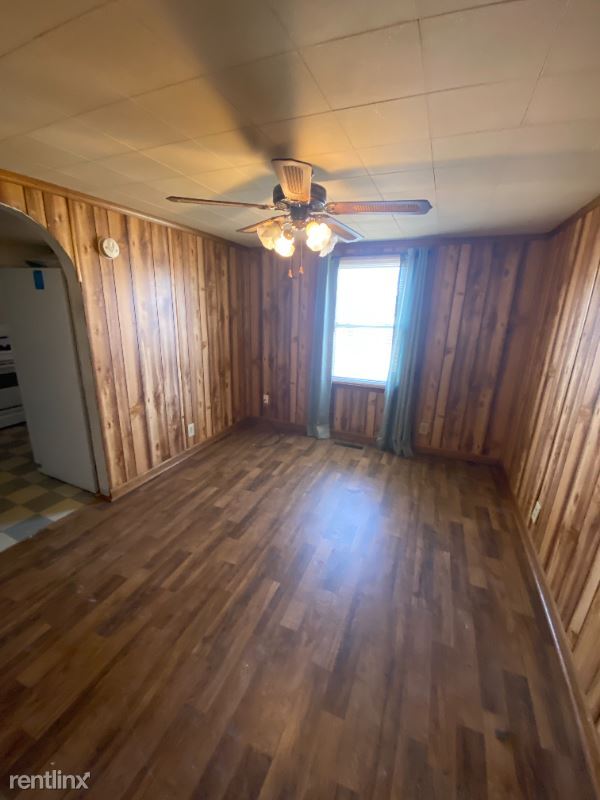 Building Photo - 2 br, 1 bath House - 1006 E Main St