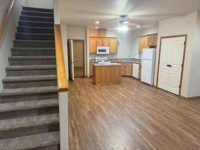 Foto del edificio - Townhome in Quiet Neighborhood