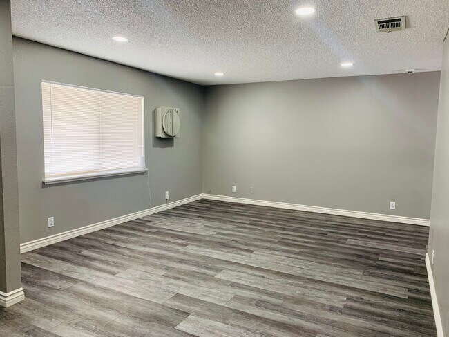 Building Photo - 16060 Village Dr