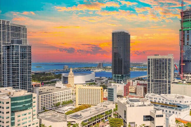 Foto del edificio - 225 N Miami Ave