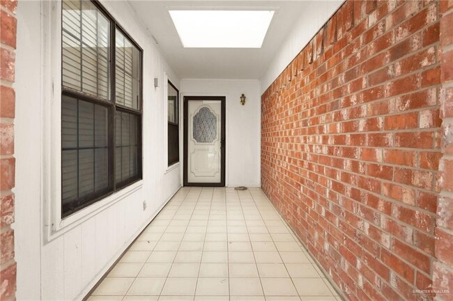 Building Photo - 17 Ashley Dr