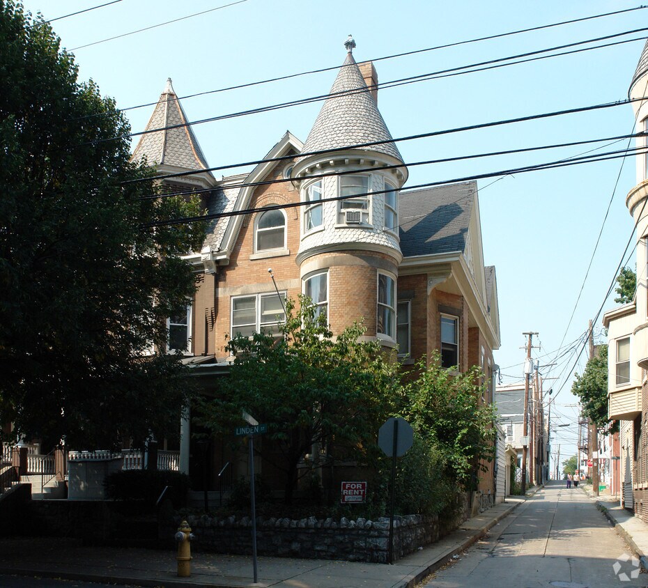 Primary Photo - 825 W Linden St