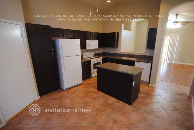 Building Photo - 2406 S Navajo Way