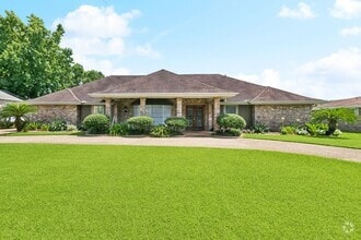 Building Photo - 2544 Cedarlawn Dr