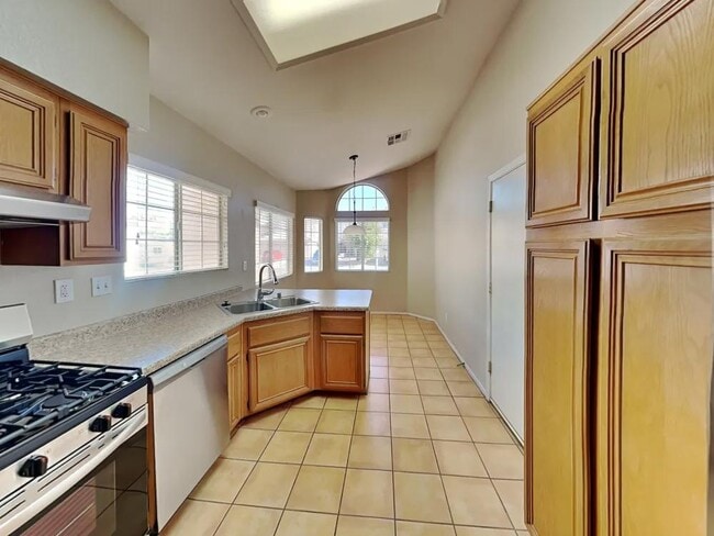 Building Photo - SINGLE FAMILY HOME