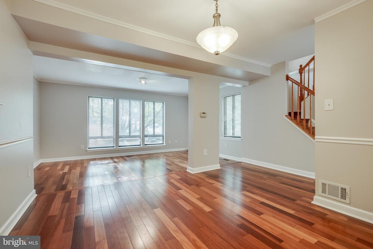 10301 Cherry View Ct, Oakton, VA 22124 Townhome Rentals in Oakton VA