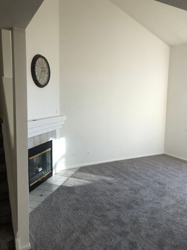 Building Photo - 3 BED 2.5 BATH townhome IN WESTMINTER
