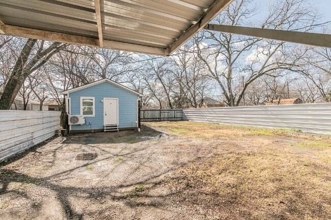 Building Photo - ALL BILLS PAID spacious 1-1