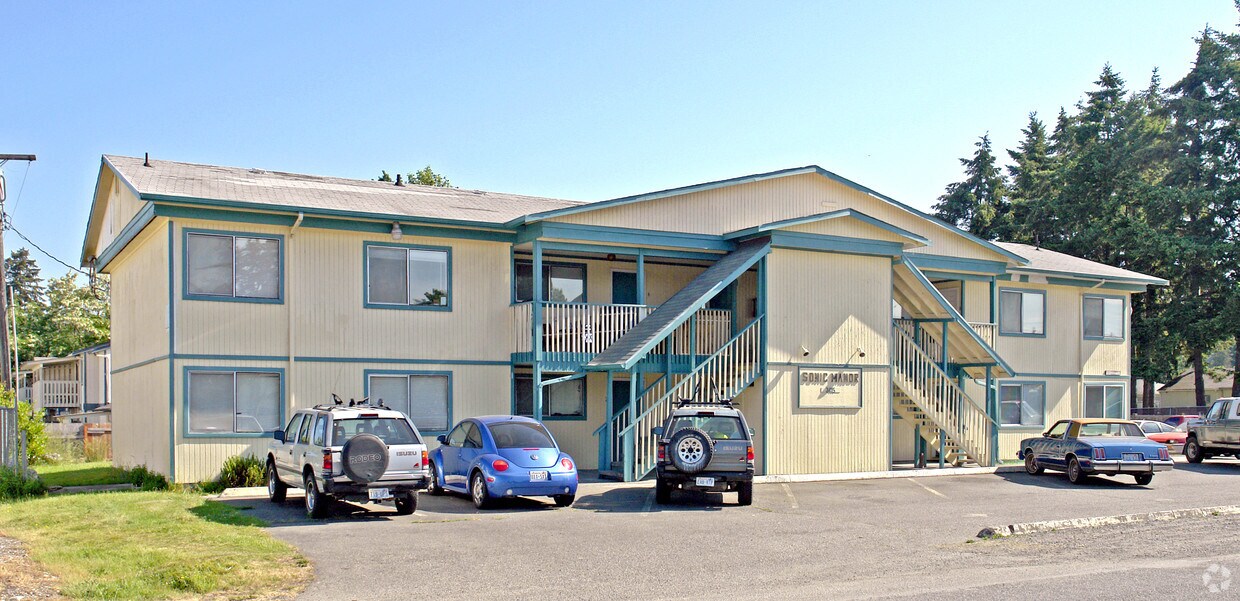 Primary Photo - Sonic Manor Apartments