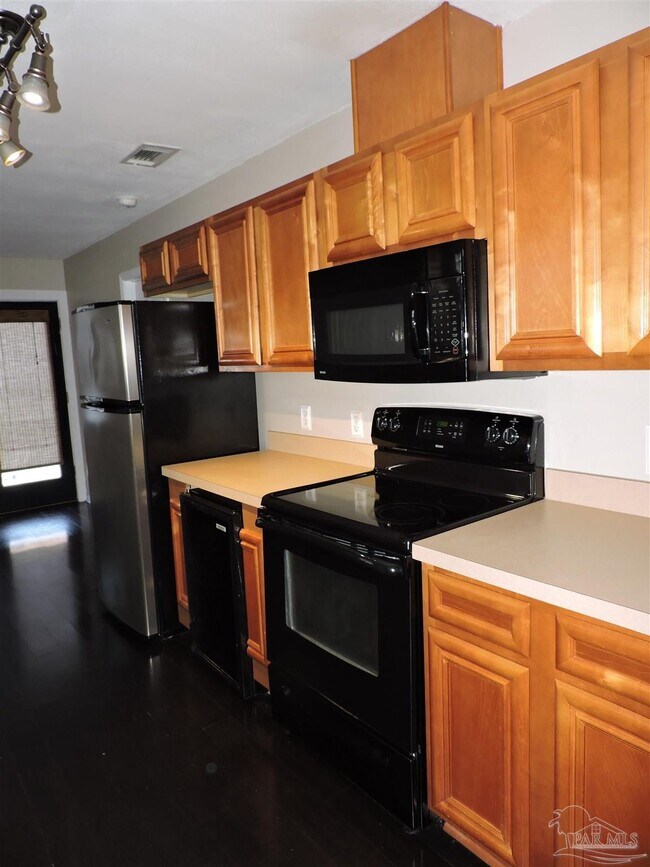 Foto del edificio - 147 Creekview Dr