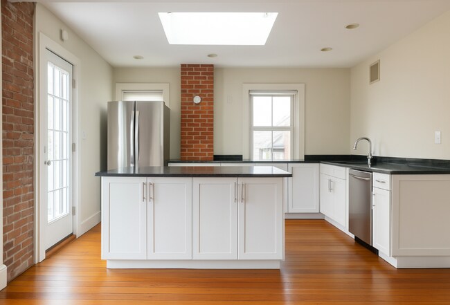 Foto del edificio - 151 Highland St