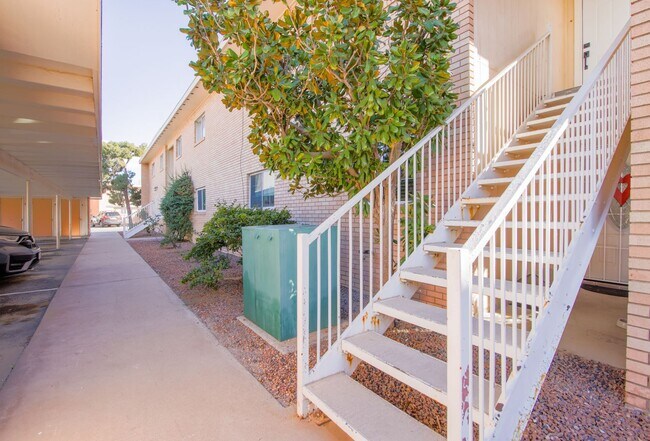 Foto del edificio - Beautiful 2-bedroom, 1-bathroom townhouse located in the vibrant city of El Paso