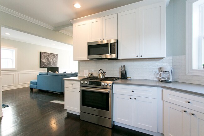 Building Photo - 4029 N Harding Ave