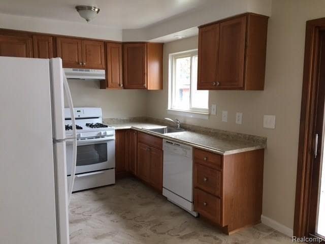 Foto del edificio - 24704 Willowby Ave