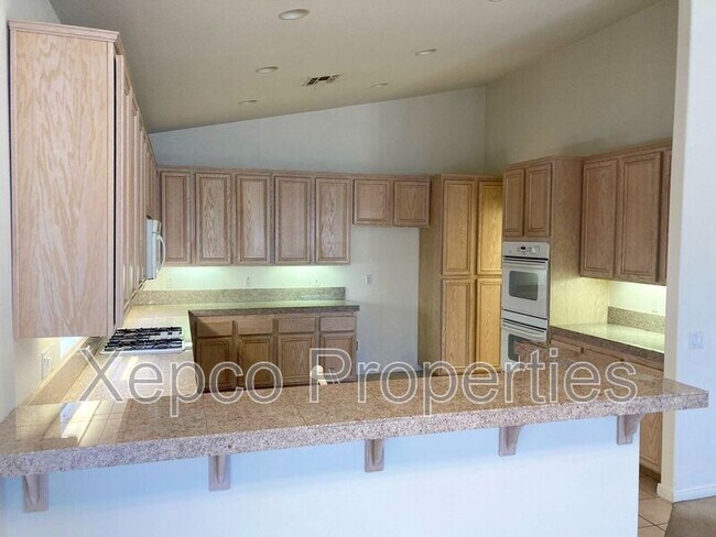 Foto del edificio - 79910 Bethpage Ave