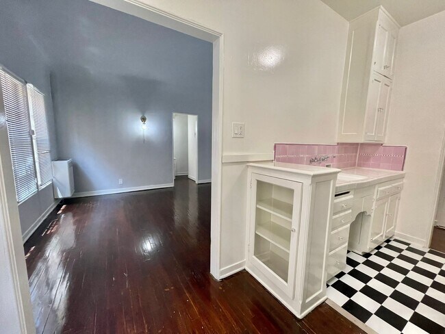 Foto del edificio - 7063 Lanewood Ave
