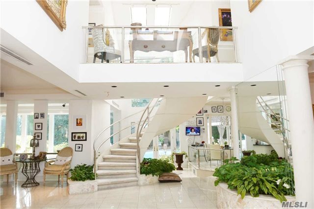 Foto del edificio - 66 Meadow Woods Rd