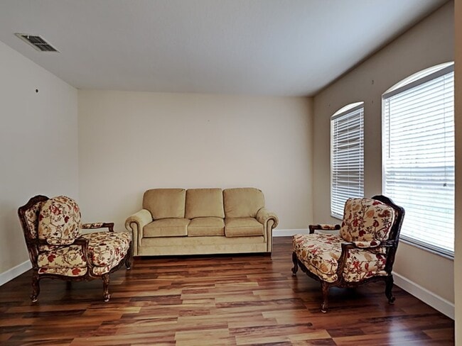 Photo - 589 Errol Pkwy House