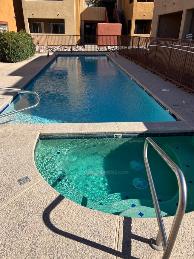 Lap Swimming Pool and Jacuzzi - 1810 E Blacklidge Dr
