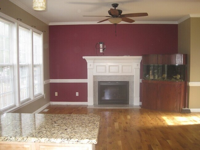 Foto del edificio - 3205 Sedgefield Pines Ln