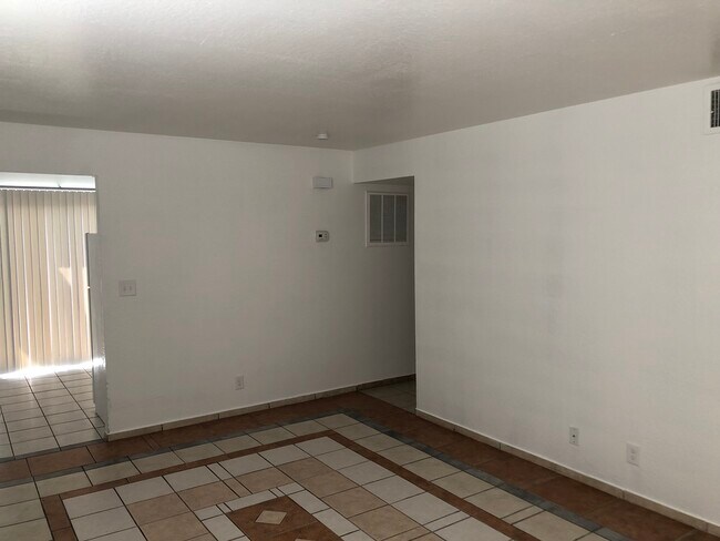 Foto del edificio - 2335 Daley St