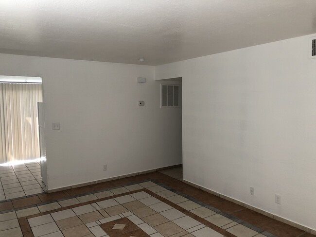 Building Photo - 2335 Daley St