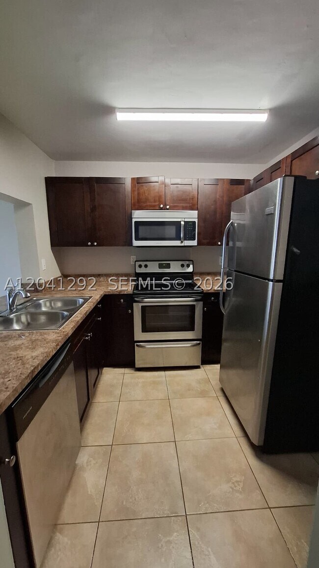 Foto del edificio - 496 NW 165th St