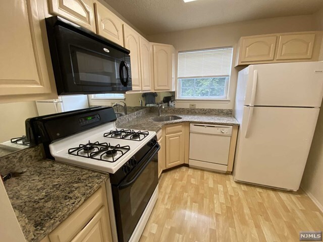 Building Photo - 1130 Hyde Park Court