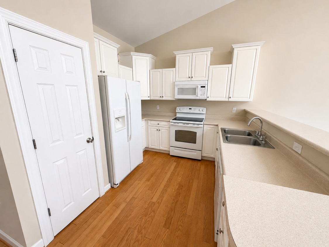 Building Photo - 331 Monlandil Dr
