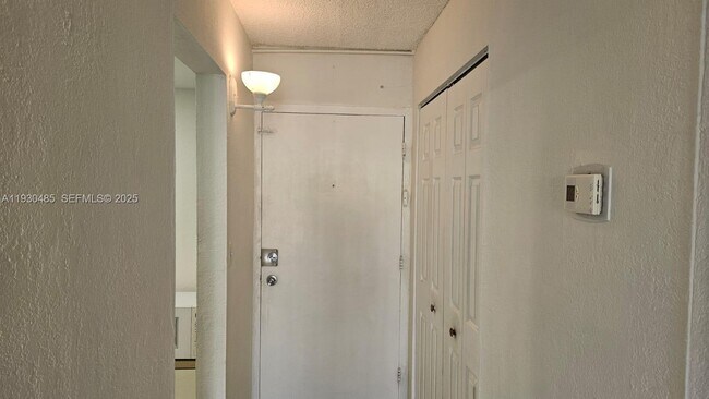 Foto del edificio - 801 NW 47th Ave