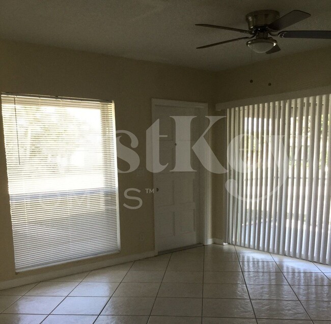 Building Photo - 900 W Bloxham St