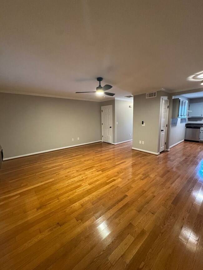 Building Photo - 1232 Camelot Ct