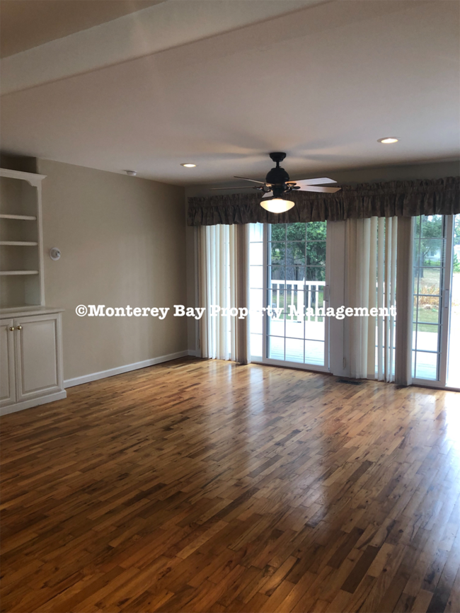 Building Photo - 4123 El Bosque Dr