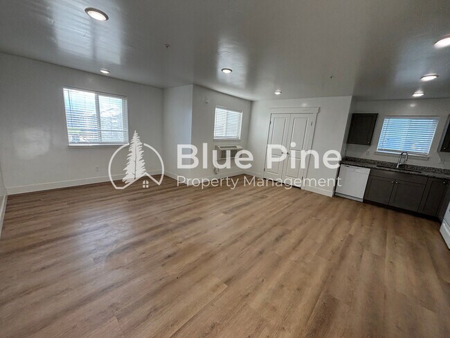 Building Photo - 5941 N Freedom Rd