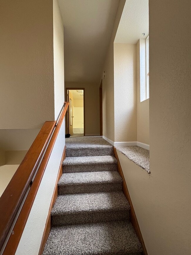 Building Photo - 00720-1096/1098 W. Regis St.