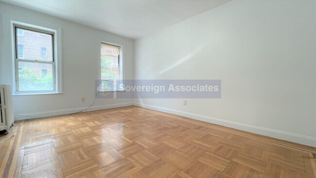 Foto del edificio - 187 Pinehurst Avenue