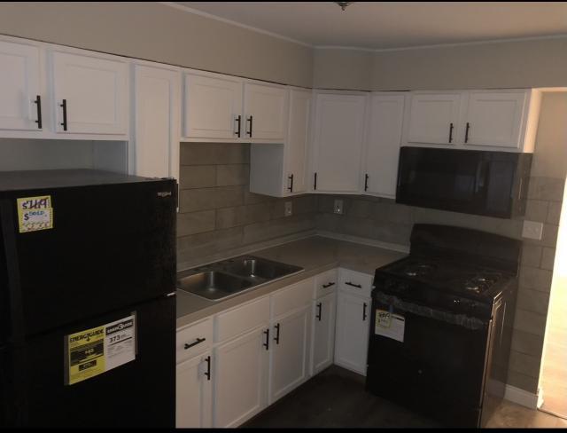Building Photo - 4 bedroom in South Holland IL 60473