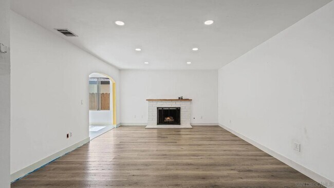 Foto del edificio - 1695 Kenora Dr